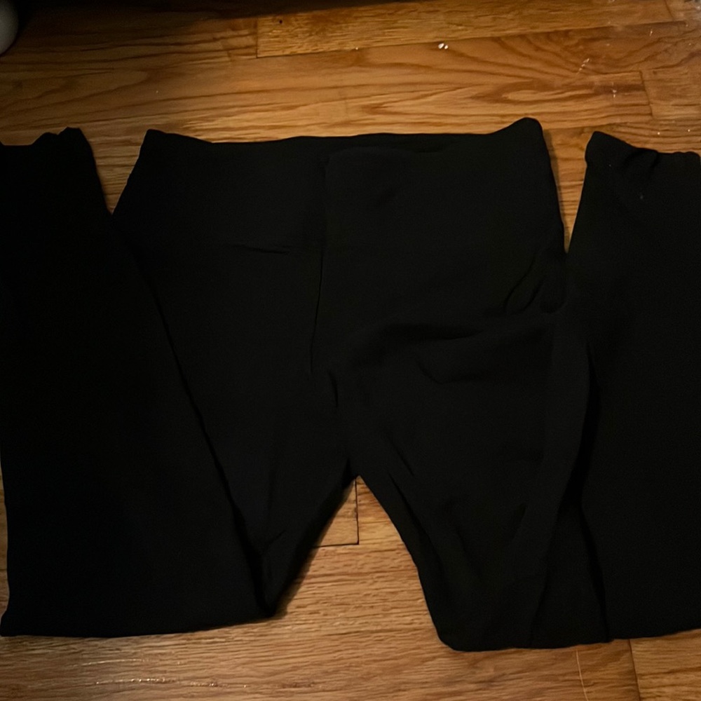 Black leggings